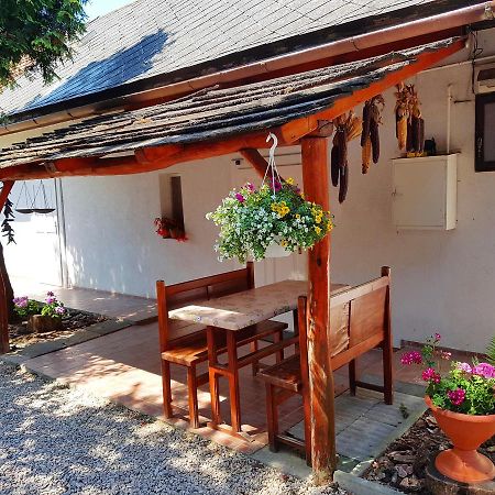Kuti Vendeghaz Hotel Bakonykuti Luaran gambar
