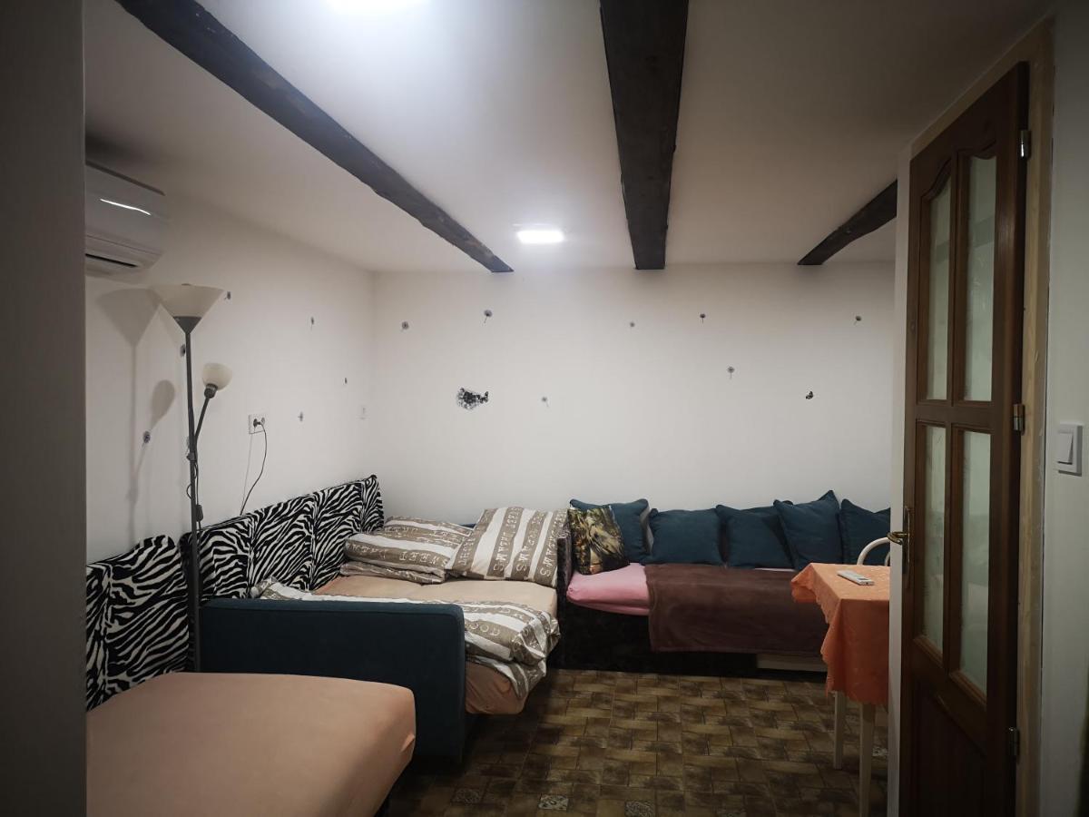 Kuti Vendeghaz Hotel Bakonykuti Luaran gambar