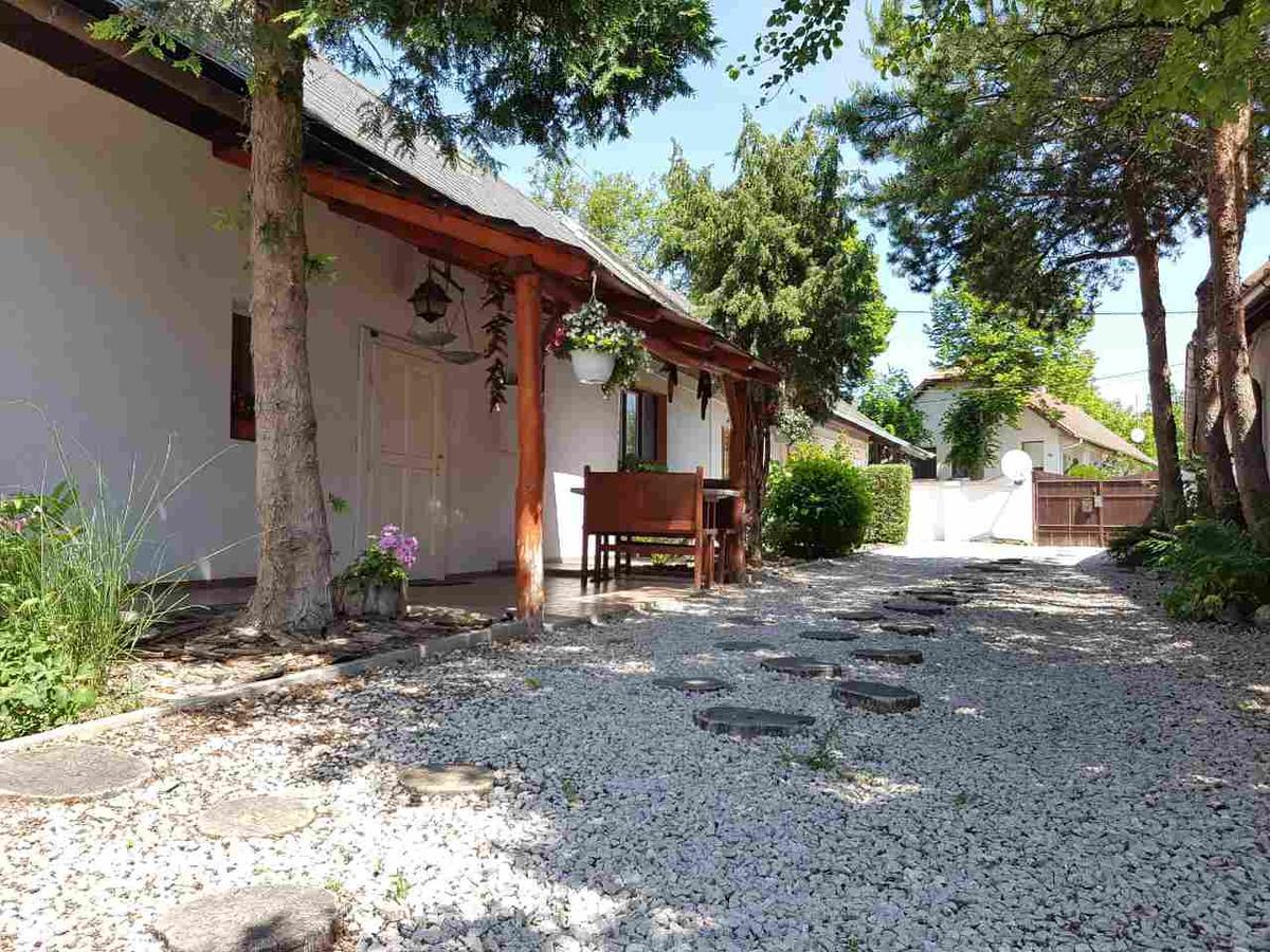 Kuti Vendeghaz Hotel Bakonykuti Luaran gambar