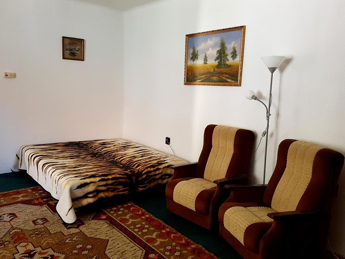Kuti Vendeghaz Hotel Bakonykuti Luaran gambar