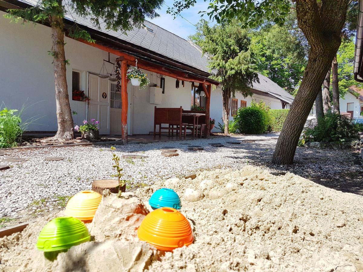 Kuti Vendeghaz Hotel Bakonykuti Luaran gambar